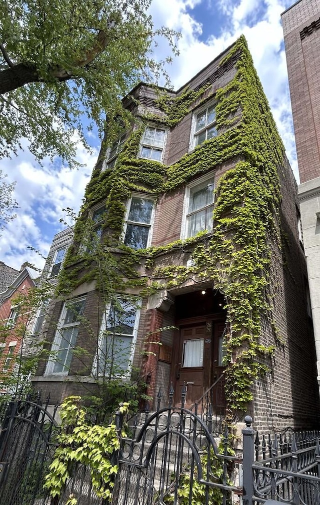 2620 W Evergreen Ave, Chicago, IL 60622 - photo 1