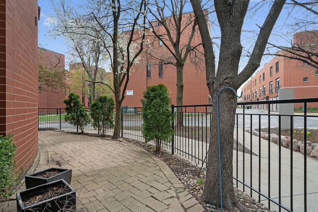 2864 N Riverwalk Dr, Chicago, IL 60618 - view of gate