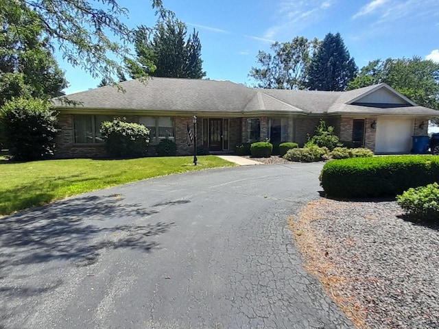 154 E US Highway 34, Mendota, IL 61342 - ranch-style house featuring curved driveway and a front lawn