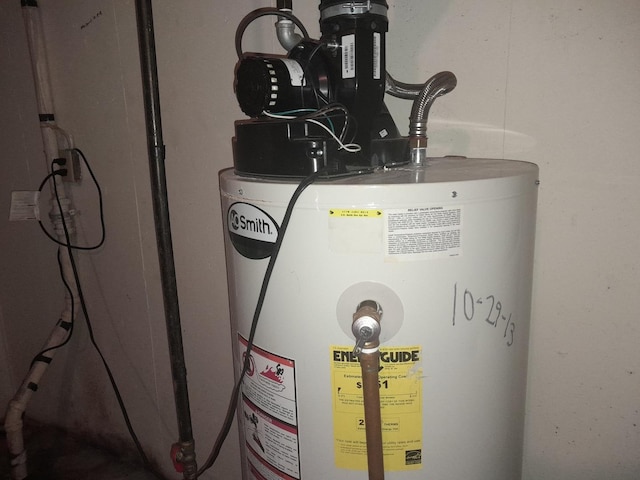 154 E US Highway 34, Mendota, IL 61342 - utility room with water heater