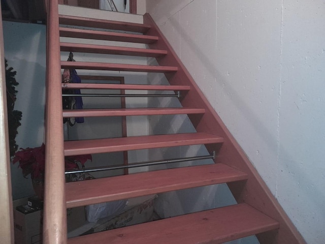 154 E US Highway 34, Mendota, IL 61342 - view of staircase