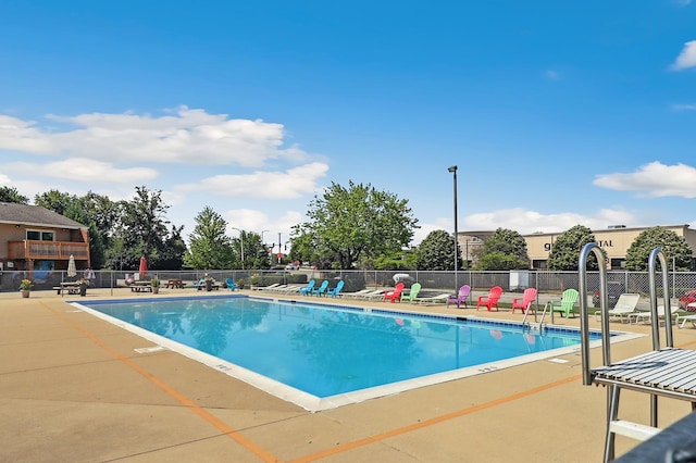 179 Roberts Rd, Bolingbrook, IL 60440 - community pool with a patio