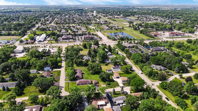 717 Bittersweet Ln, New Lenox, IL 60451 - aerial view of property and surrounding area featuring a large body of water and nearby suburban area