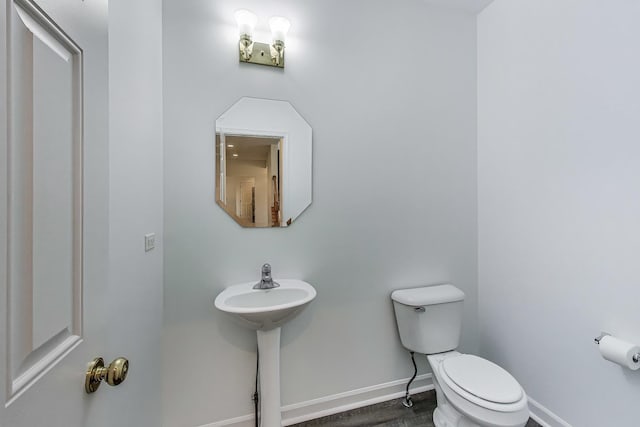 31692 N Clearwater Dr, Lakemoor, IL 60051 - bathroom featuring toilet and baseboards