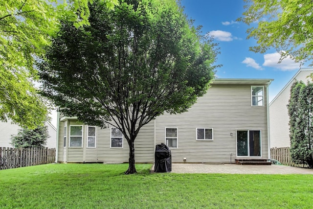 31692 N Clearwater Dr, Lakemoor, IL 60051 - back of house with a patio