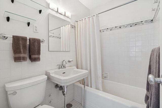 880 N Lake Shore Dr Unit 11D, Chicago, IL 60611 - full bathroom featuring shower / bath combo, tile walls, and tasteful backsplash