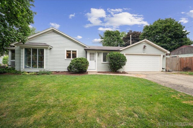 912 Jackson Ave, Saint Charles, IL 60174