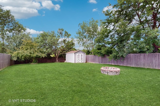 228 Dunton Ct, Mundelein, IL 60060 - fenced backyard featuring a shed