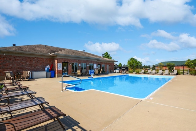 1723 Glenbridge Rd, Bloomington, IL 61704 - community pool with a patio