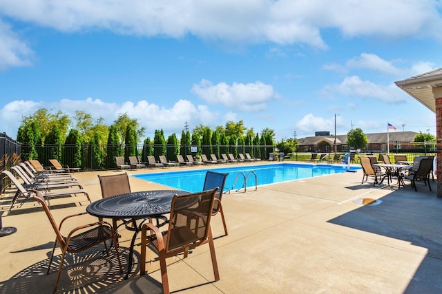 1723 Glenbridge Rd, Bloomington, IL 61704 - community pool with a patio