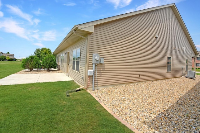 1723 Glenbridge Rd, Bloomington, IL 61704 - view of side of home with a yard and a patio area