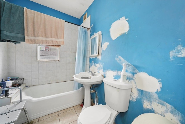 5044 W Roscoe St, Chicago, IL 60641 - bathroom with tile patterned floors and shower / bath combination with curtain