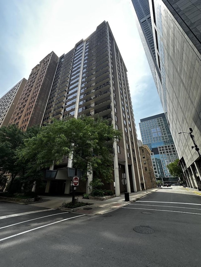 201 E Chestnut St Unit 19E, Chicago, IL 60611 - view of building exterior