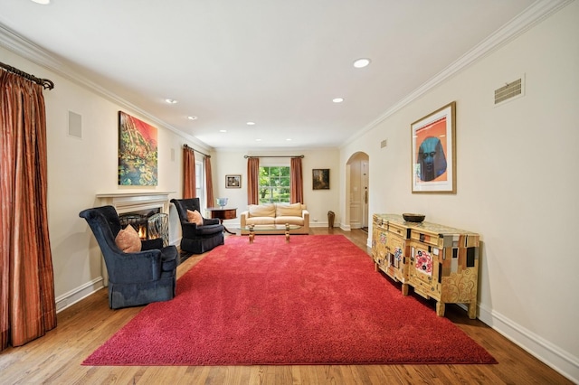 1054 Seneca Rd, Wilmette, IL 60091 - living area with arched walkways, wood finished floors, ornamental molding, and recessed lighting