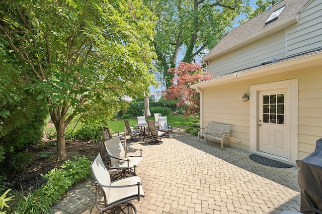 1054 Seneca Rd, Wilmette, IL 60091 - view of patio / terrace