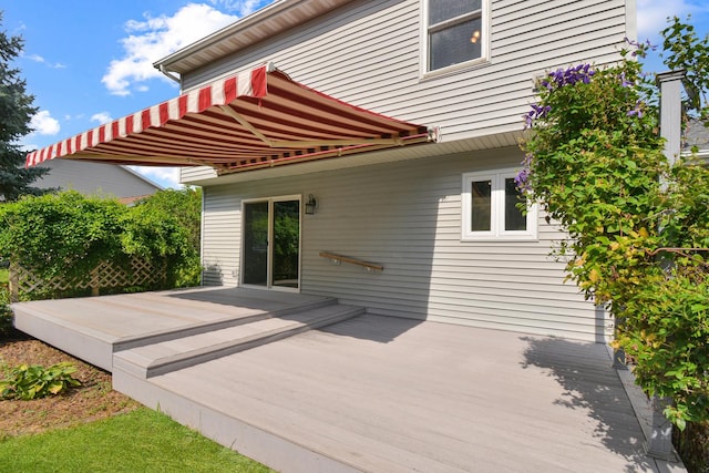 708 Wheeler Dr, Hudson, IL 61748 - view of wooden terrace