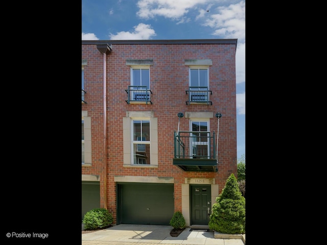 1125 W Newport Ave Unit E, Chicago, IL 60657 - photo 2