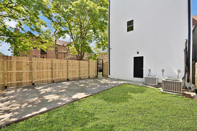 2901 N Sacramento Ave, Chicago, IL 60618 - photo 2