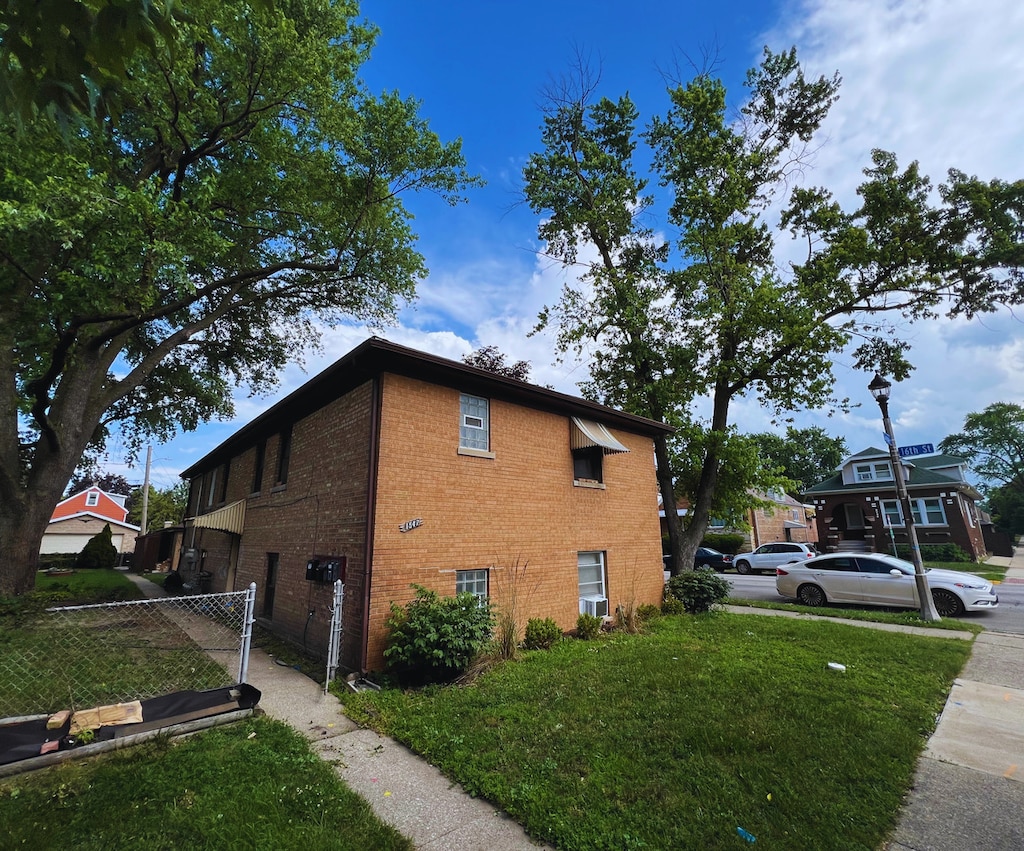 1547 Clinton Ave, Berwyn, IL 60402 - photo 1