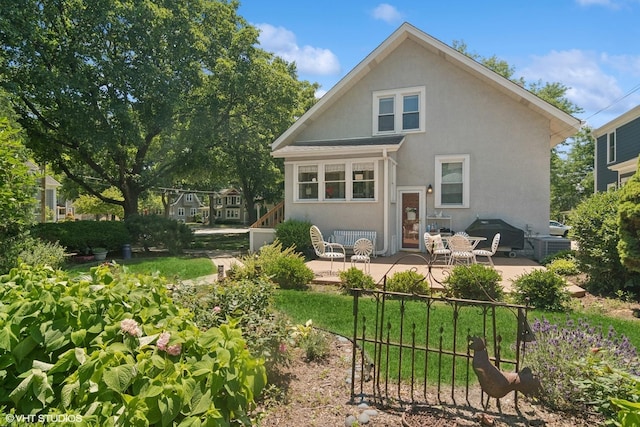 300 W Fremont St, Arlington Heights, IL 60004 - back of property with a patio area and stucco siding