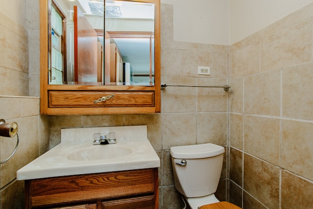 535 Weidner Rd, Buffalo Grove, IL 60089 - half bath with tile walls and vanity