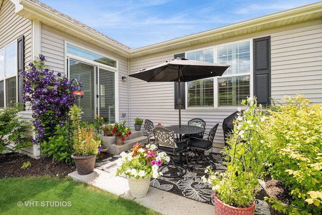 321 Mahogany Dr, Algonquin, IL 60102 - view of patio / terrace with outdoor dining area