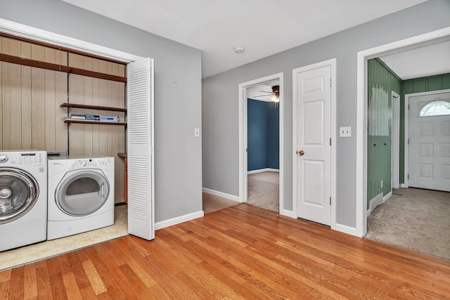 25034 S Center St, Channahon, IL 60410 - laundry room featuring washer and dryer, light wood-style flooring, and a ceiling fan