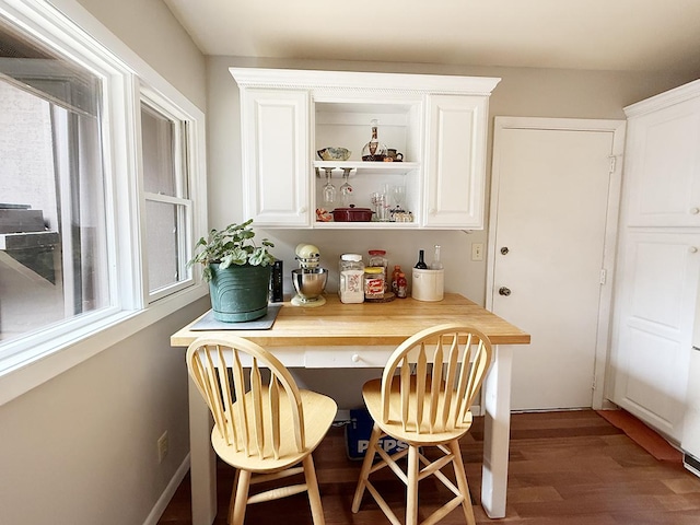 42W396 Hawthorne Ct, Saint Charles, IL 60175 - bar with wood finished floors and built in desk