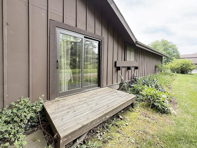 42W396 Hawthorne Ct, Saint Charles, IL 60175 - property entrance with board and batten siding