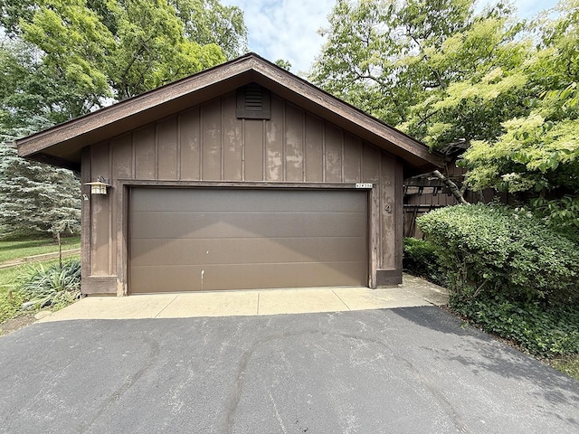 42W396 Hawthorne Ct, Saint Charles, IL 60175 - view of detached garage