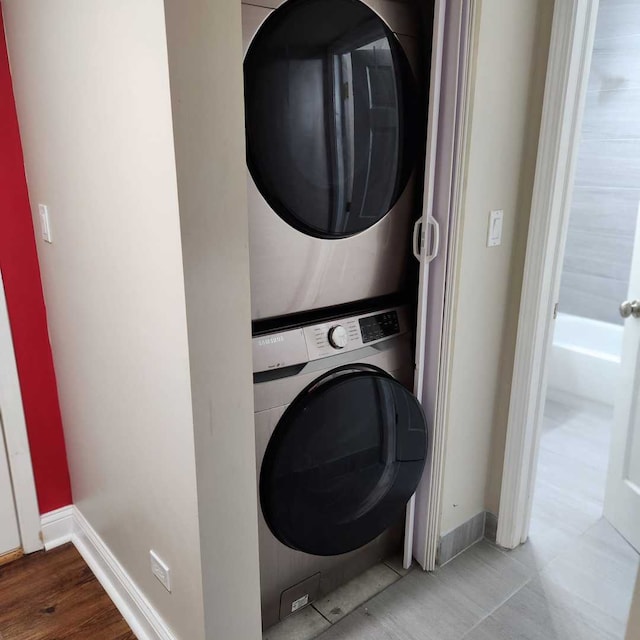 3700 W Cermak Rd Unit 1, Chicago, IL 60623 - laundry room featuring stacked washer / dryer and baseboards