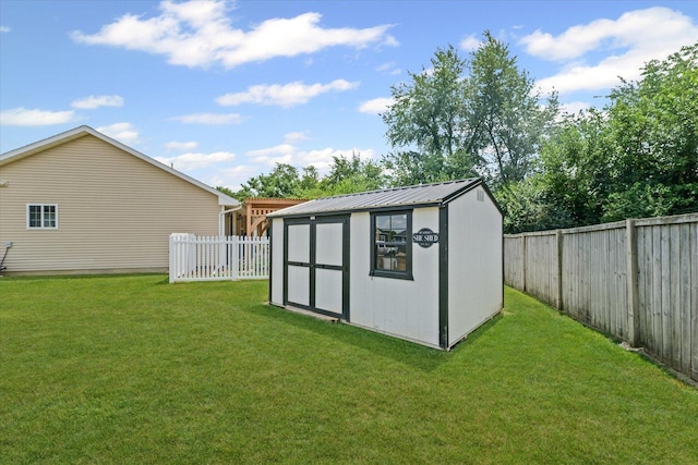 1807 E Fairfield Cir, Urbana, IL 61802 - view of shed with a fenced backyard