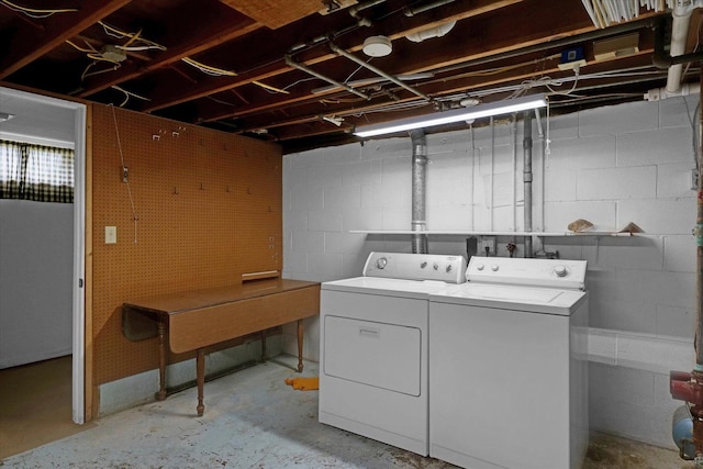 405 E Madison St, Pesotum, IL 61863 - laundry room with washer and clothes dryer