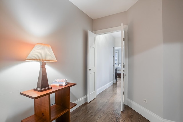 718 S Washington Ave, Park Ridge, IL 60068 - hallway featuring wood finished floors and baseboards