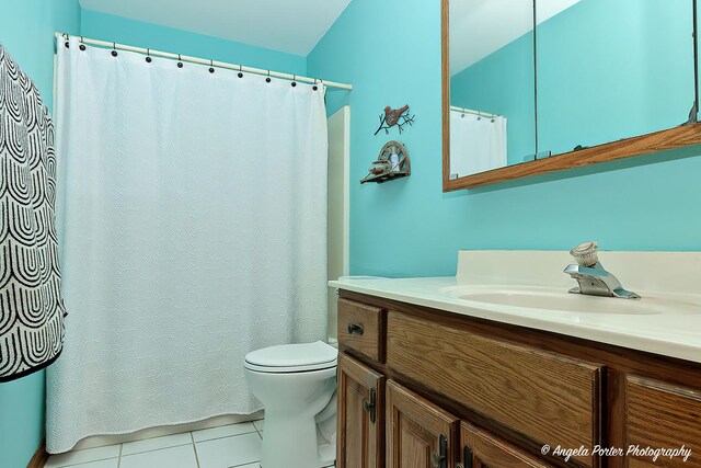3406 W Bretons Dr, Mchenry, IL 60050 - full bath featuring tile patterned floors, vanity, and curtained shower