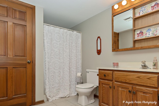 3406 W Bretons Dr, Mchenry, IL 60050 - full bath featuring tile patterned flooring, vanity, and curtained shower