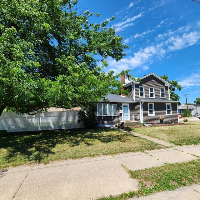 700 W Lafayette St, Ottawa, IL 61350 - view of front of home featuring a chimney