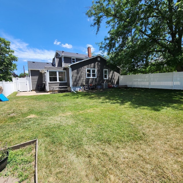 700 W Lafayette St, Ottawa, IL 61350 - back of property featuring a fenced backyard, a gate, and entry steps