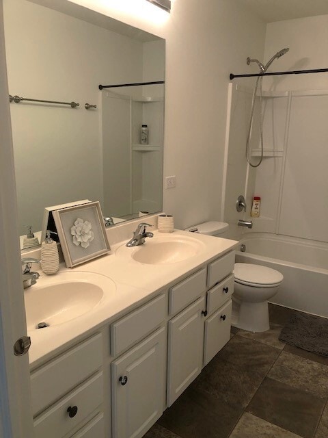 900 Heartland Park Ln, Antioch, IL 60002 - full bathroom featuring double vanity and  shower combination