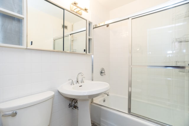 360 W Wellington Ave Unit 13E, Chicago, IL 60657 - bathroom featuring enclosed tub / shower combo, tasteful backsplash, and tile walls