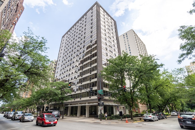 360 W Wellington Ave Unit 13E, Chicago, IL 60657 - view of building exterior