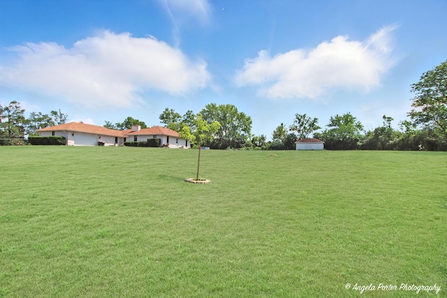 22039 W N Ave, Antioch, IL 60002 - view of grassy yard featuring an outdoor structure