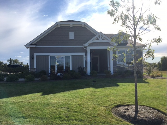 2813 Spring Cir S, Lindenhurst, IL 60046 - craftsman inspired home featuring a front yard