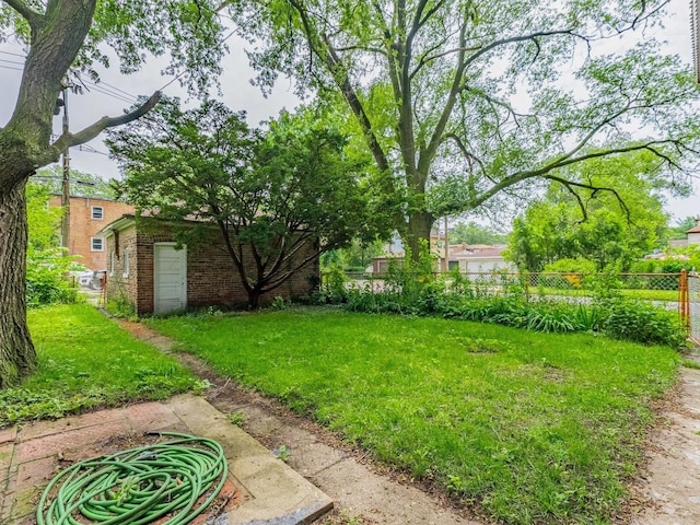 7959 S Coles Ave, Chicago, IL 60617 - view of yard