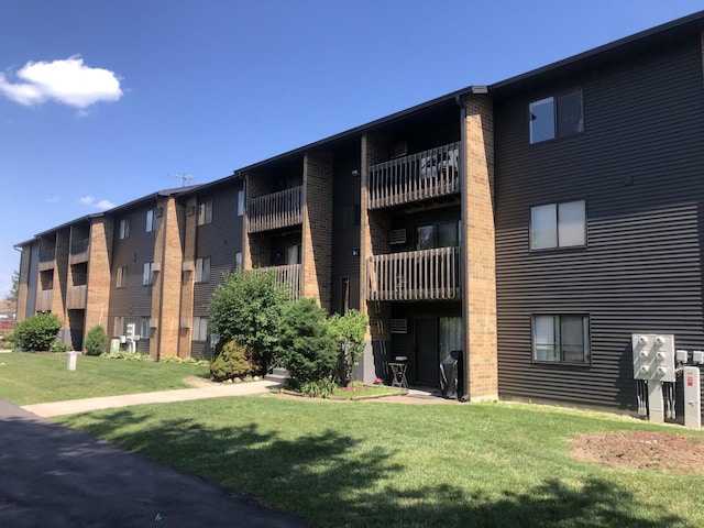 651 Virginia Rd Unit 327, Crystal Lake, IL 60014 - photo 1