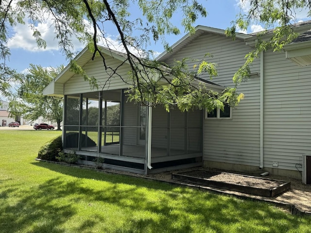 532 E 2nd St, Herscher, IL 60941 - back of property with a sunroom and a yard