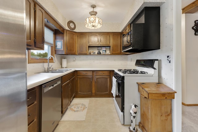 318 Hillcrest Ave, Hampshire, IL 60140 - photo 2