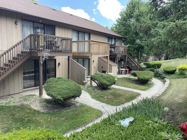 45 Nassau Colony Unit 4, Fox Lake, IL 60020 - view of building exterior with stairway