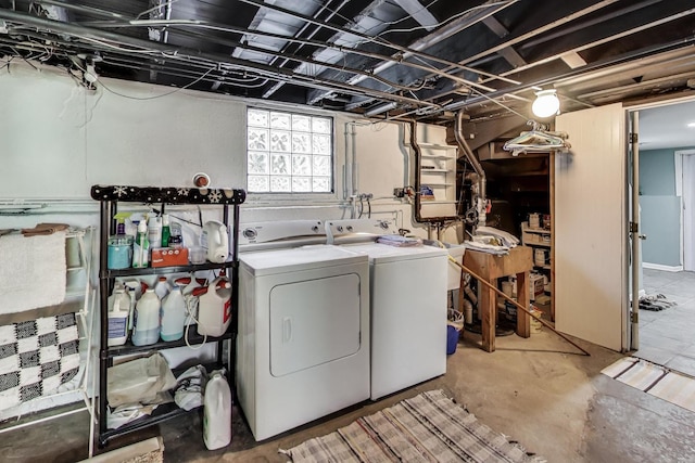 1003 Mapleton Ave, Oak Park, IL 60302 - laundry room featuring independent washer and dryer