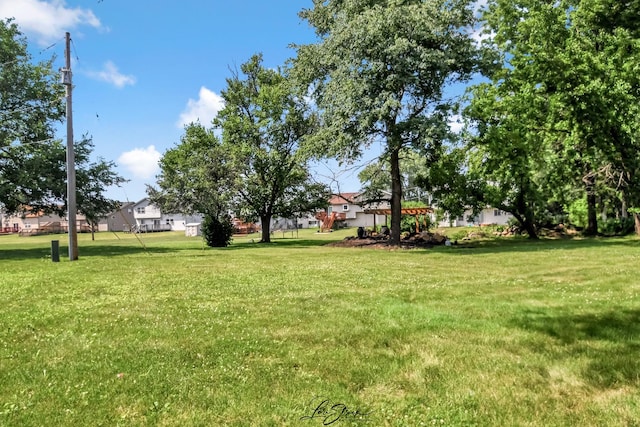 15516 Frontage Rd, Markham, IL 60428 - view of green lawn featuring a residential view